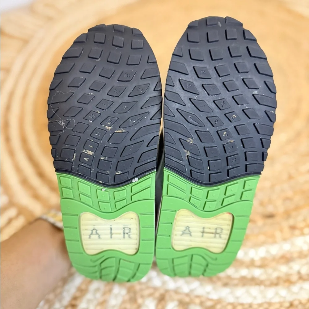 🌾Nike Solo with Air‎ Max Technology